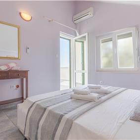 4 Bedroom Villa with Pool in Sevid near Primosten, Sleeps 8